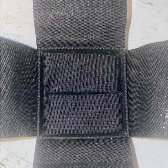 Auth CHANEL Empty Presentation Jewelry Display Gift Storage Box Felt Ring Holder - Picture 6 of 9